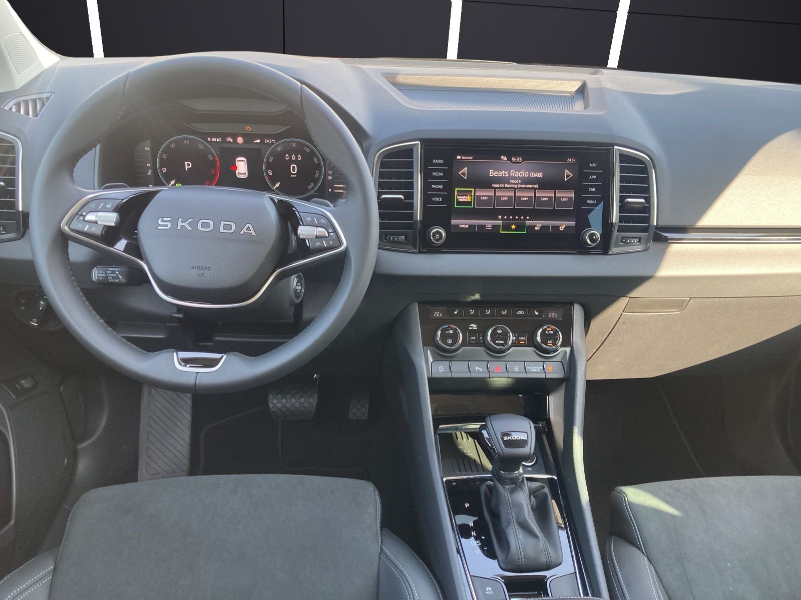 Fahrzeugabbildung SKODA Karoq TOUR TSI DSG LED, AHZV, Digital Cockpit