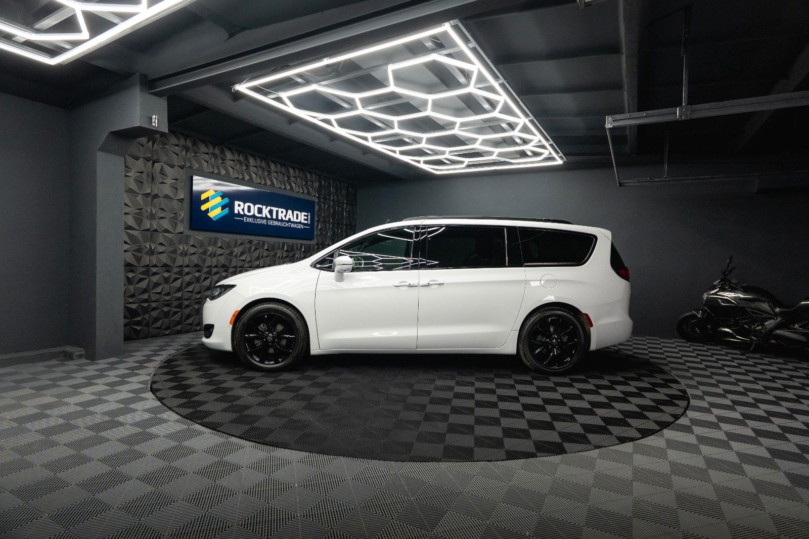 Fahrzeugabbildung Chrysler Pacifica 3.6 V6 LIMITED Night *Pano*CarPlay*ACC