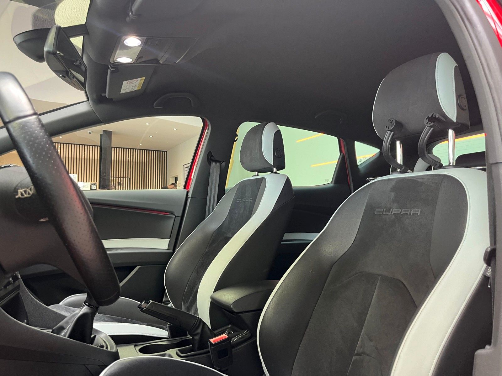 Fahrzeugabbildung SEAT Leon Cupra 280*8xbereift*PDC*NAVI*Winter*Sound*