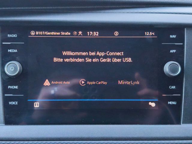 Volkswagen T6.1 Transporter DSG*DAB*Navi*SHZ*PDC*6-Sitzer*