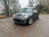 MINI Cooper D AT Cooper - MINI Cooper D mit Schiebedach