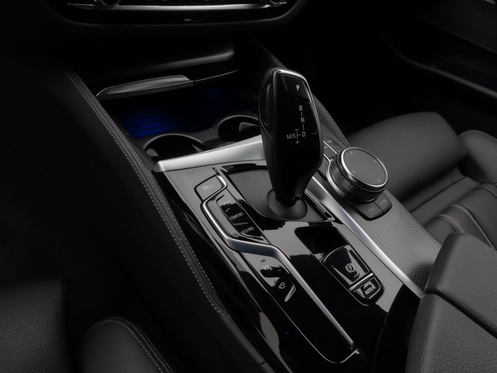 Fahrzeugabbildung BMW 530d M Sport 360° HUD DAB H/K Komfortsitze ACC