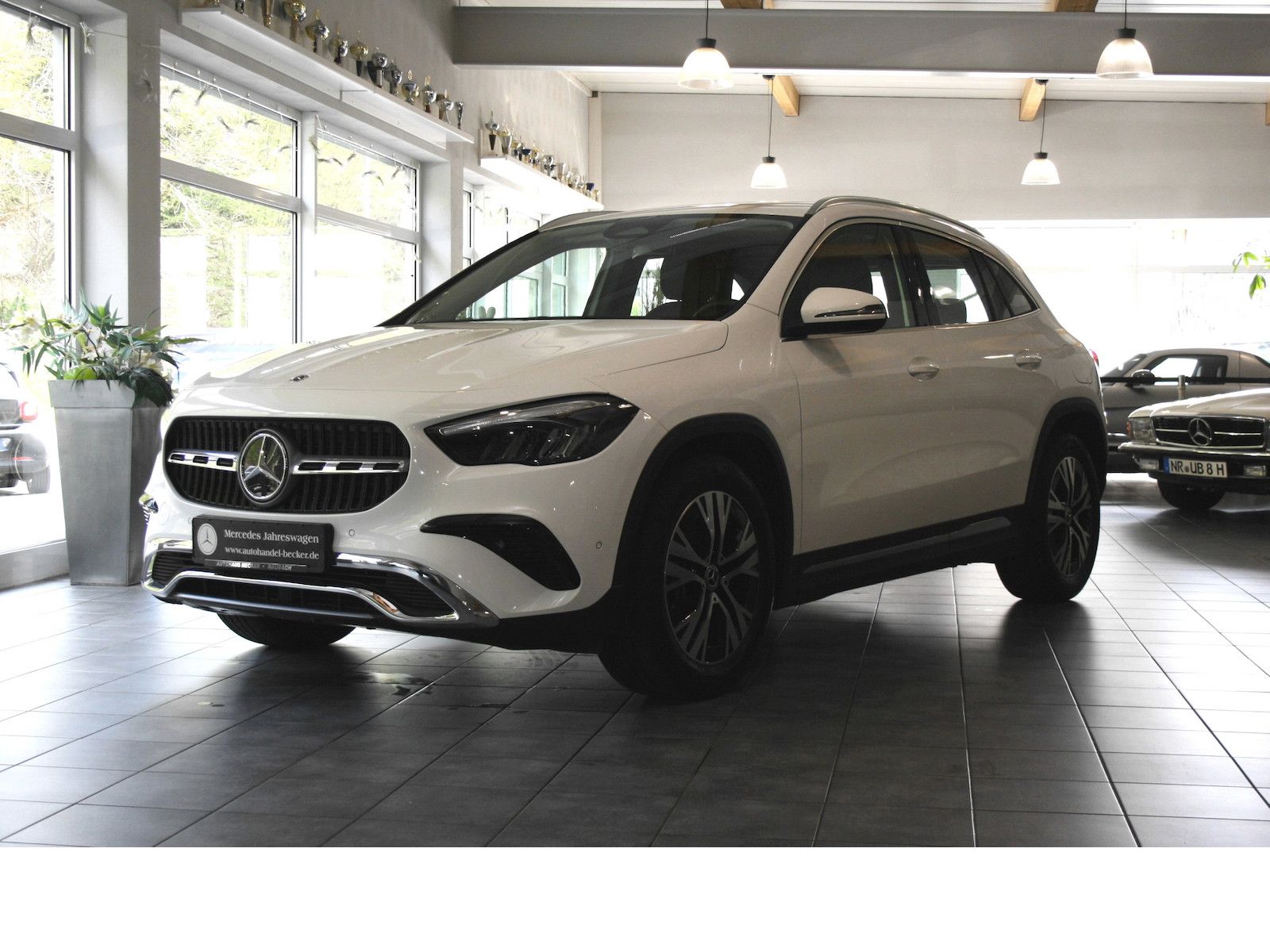 Fahrzeugabbildung Mercedes-Benz GLA 180 Progr. Advanced *Winter-Paket*Kamera