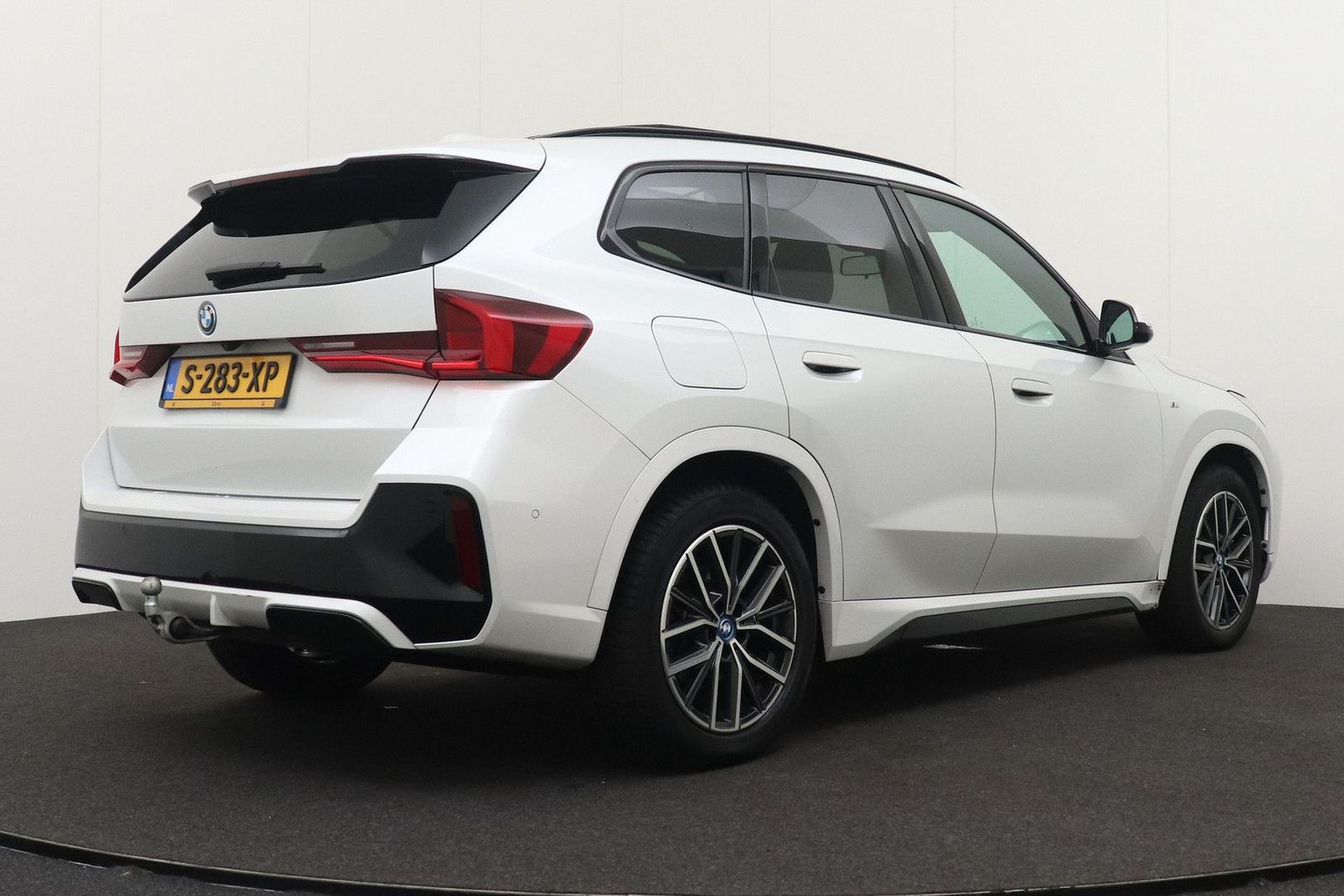 BMW iX1 xDrive30 M-Sport 67 kWh Pano-Dak Camera Elek imagem 2