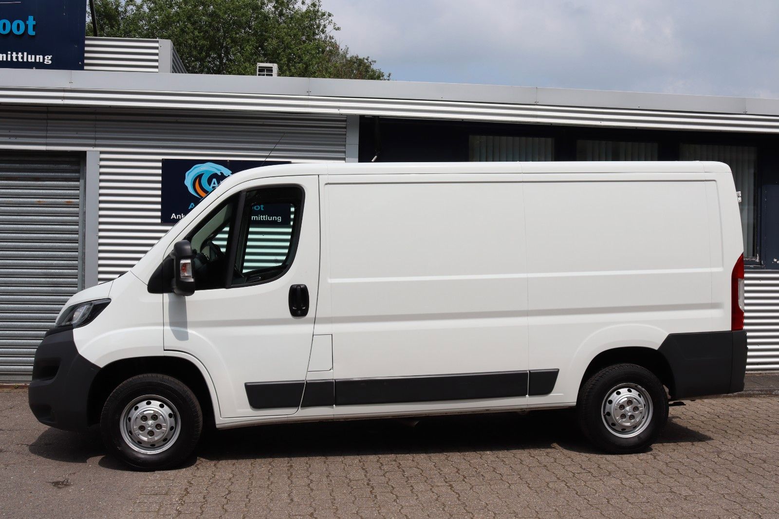 Fahrzeugabbildung Peugeot Boxer Kasten 335 L2H1 Pro BlueHDi KLIMA NAVI AHK