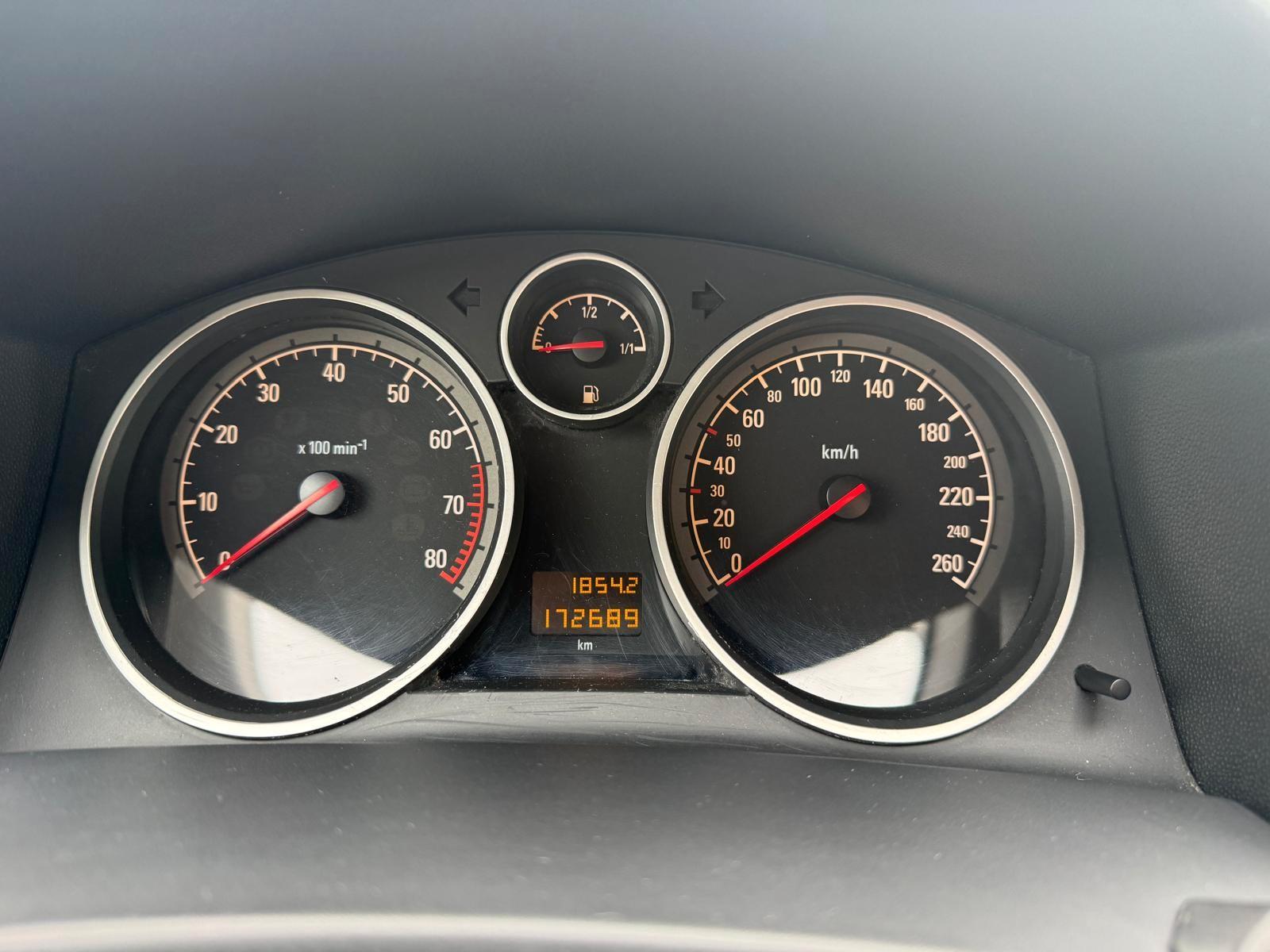 Opel Astra 2007 — photo 21