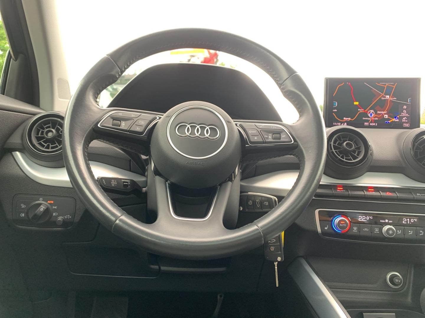Audi Q2 quattro sport El. Panodach Navi Leder Digital