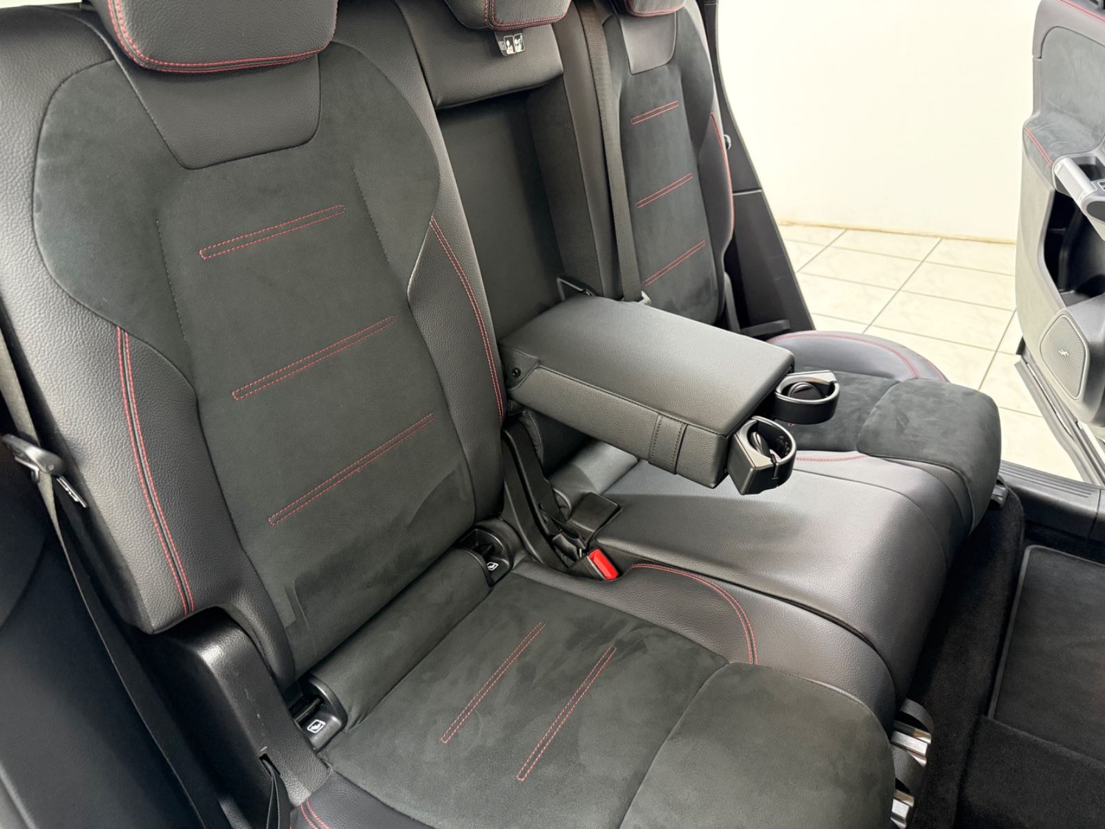 Mercedes-Benz GLB 250 4M AMG Line Pano Night Memory 360° foto 13