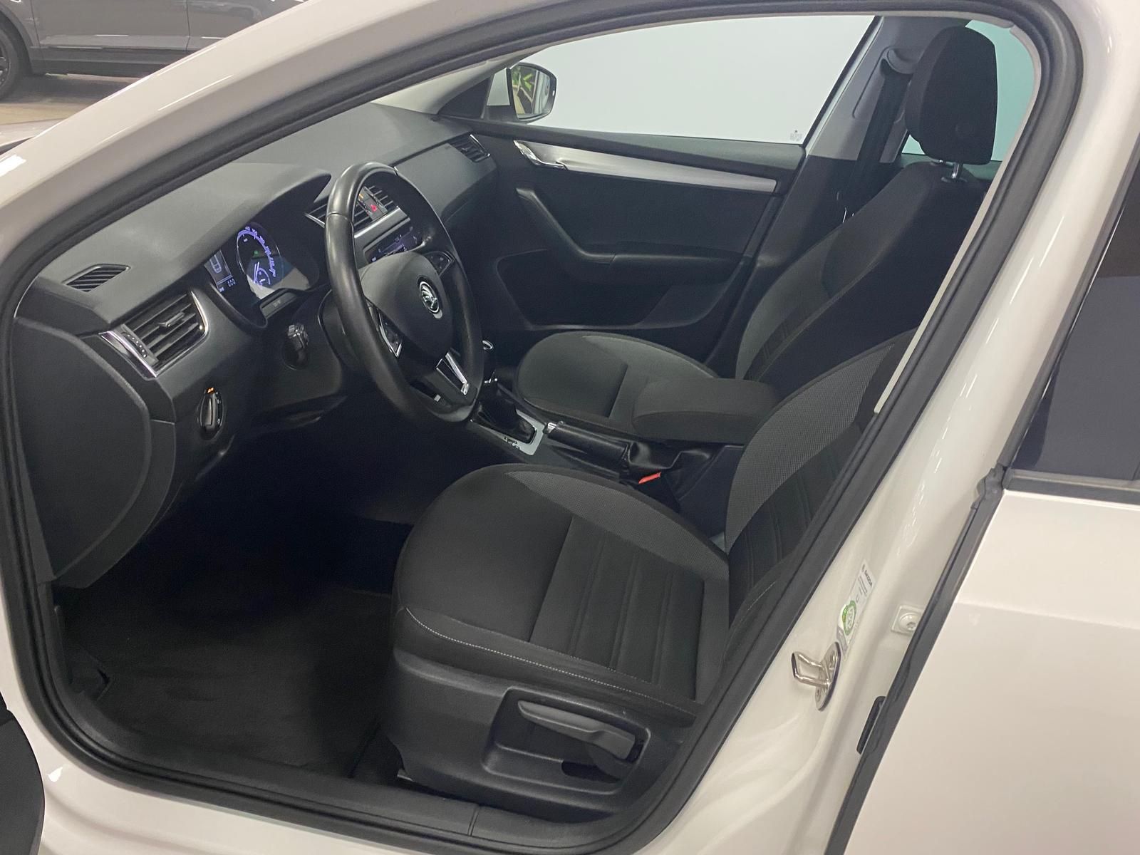 Fahrzeugabbildung SKODA Octavia 2.0 TDI Tour APP+ALLWETTER+NAVI+SITZHEIZ