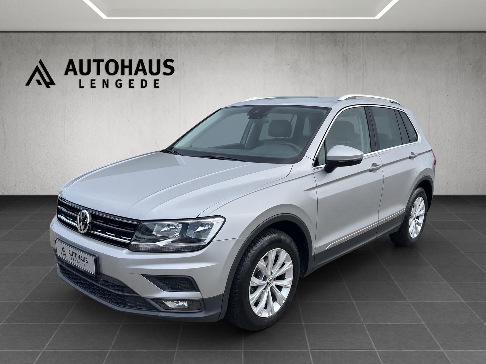 Volkswagen Tiguan - 1