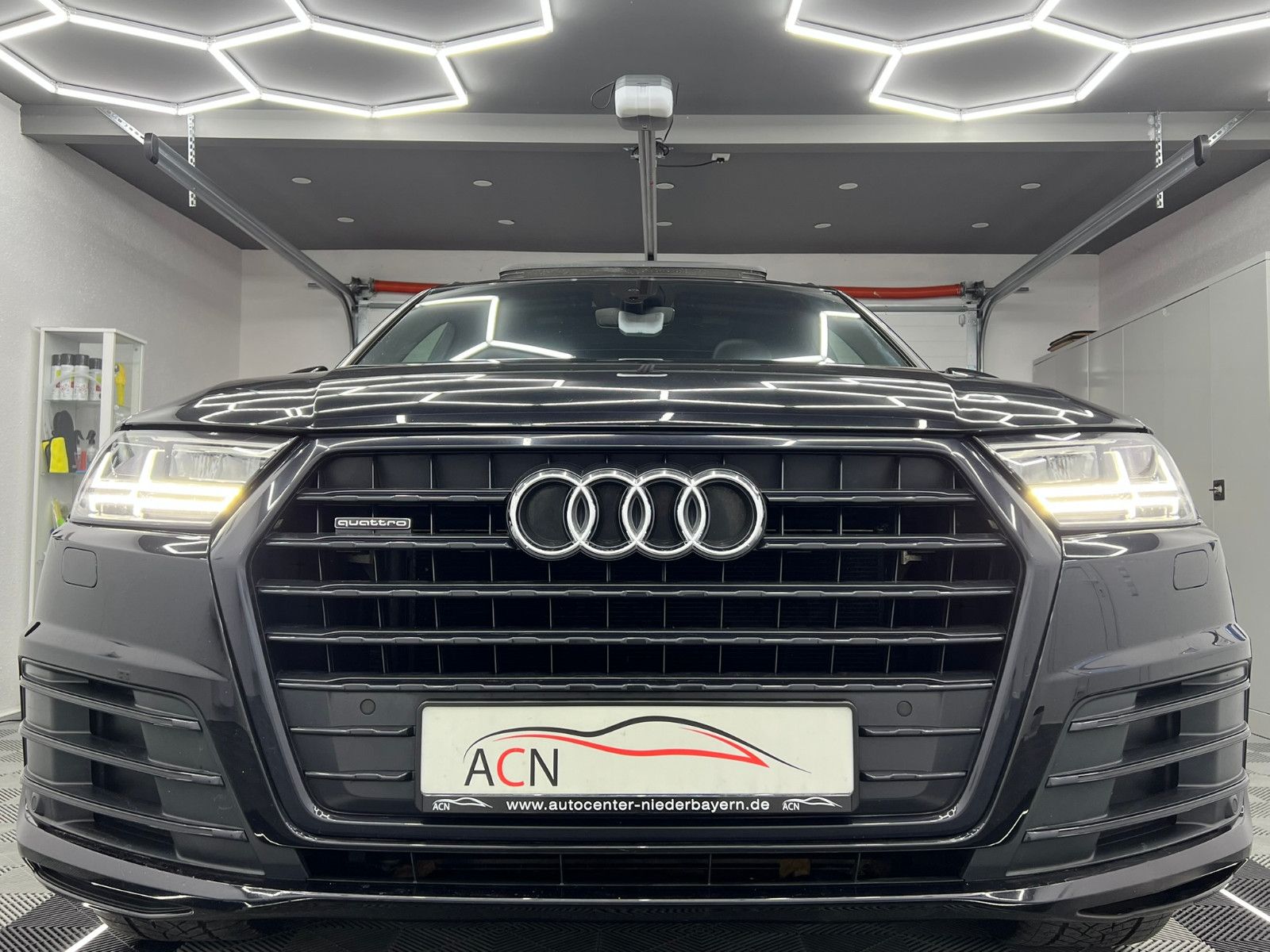 Fahrzeugabbildung Audi Q7 3.0 TDI Quattro/S-LINE/AHK/AMBI+/PANO/7-SITZ
