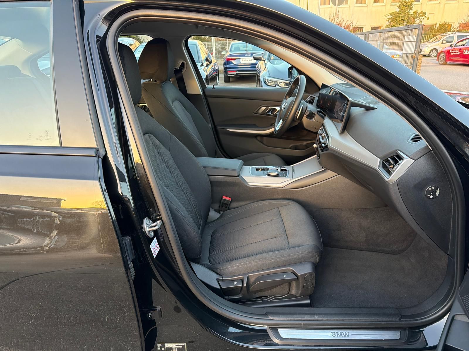BMW 320d Limousine/FACELIFT/1.Hd/NAVI/HEAD UP/PDC foto 16