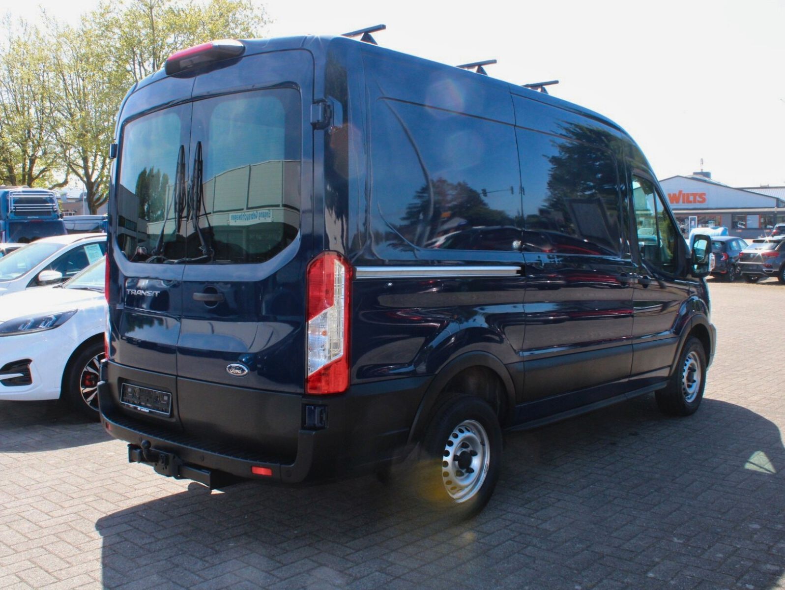 Fahrzeugabbildung Ford Transit L2 H2 Kasten LKW AHK PDC Kamera uvm.