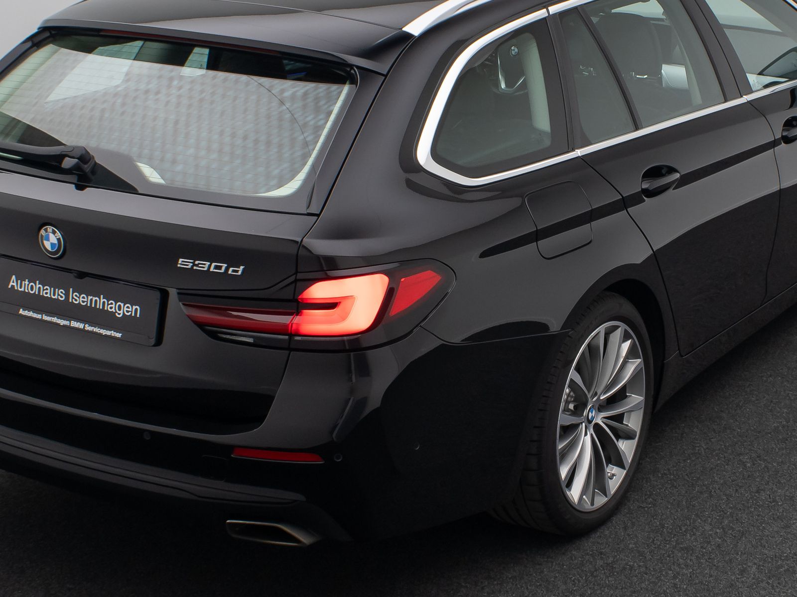 Fahrzeugabbildung BMW 530d xD Kamera DAB Laser HUD Belüft Panorama 19"