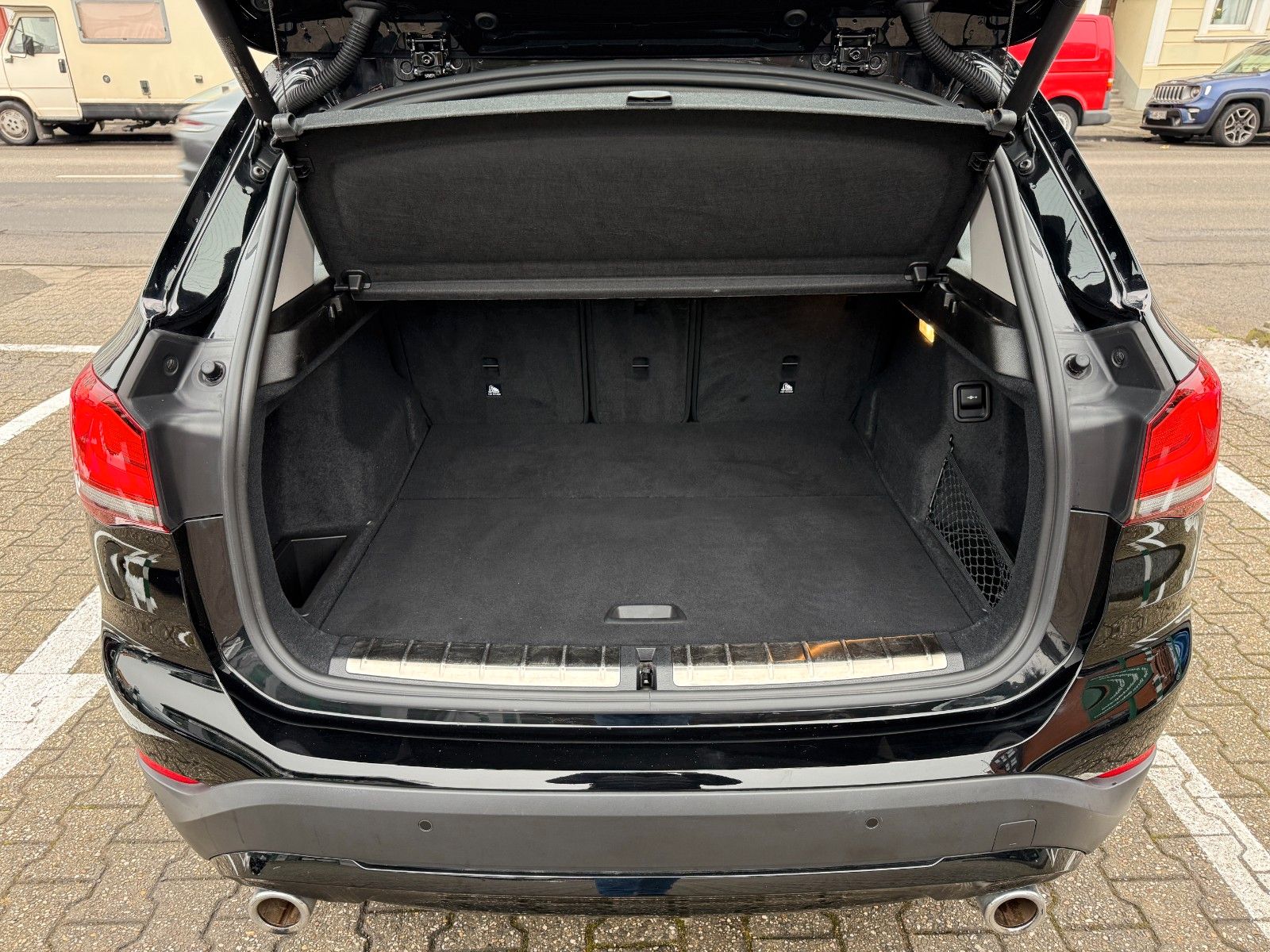 Fahrzeugabbildung BMW X1 Baureihe X1 xDrive 18 d NAVI PROF LED AHK DAB