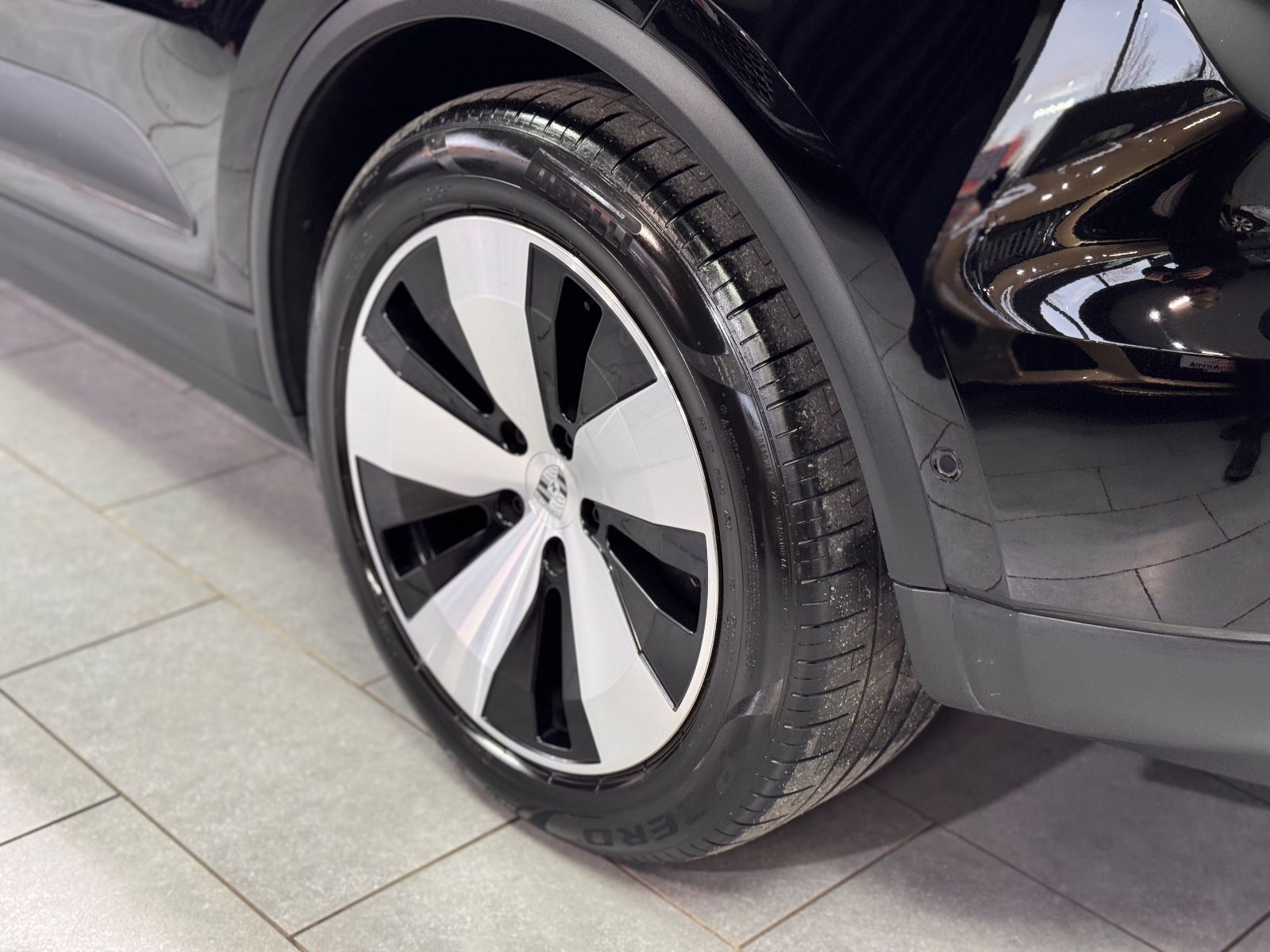 Fahrzeugabbildung Porsche Macan Electric 4|PANORAMA|BOSE|LED|