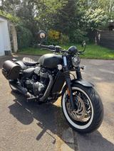 Triumph Bonneville Bobber Black 