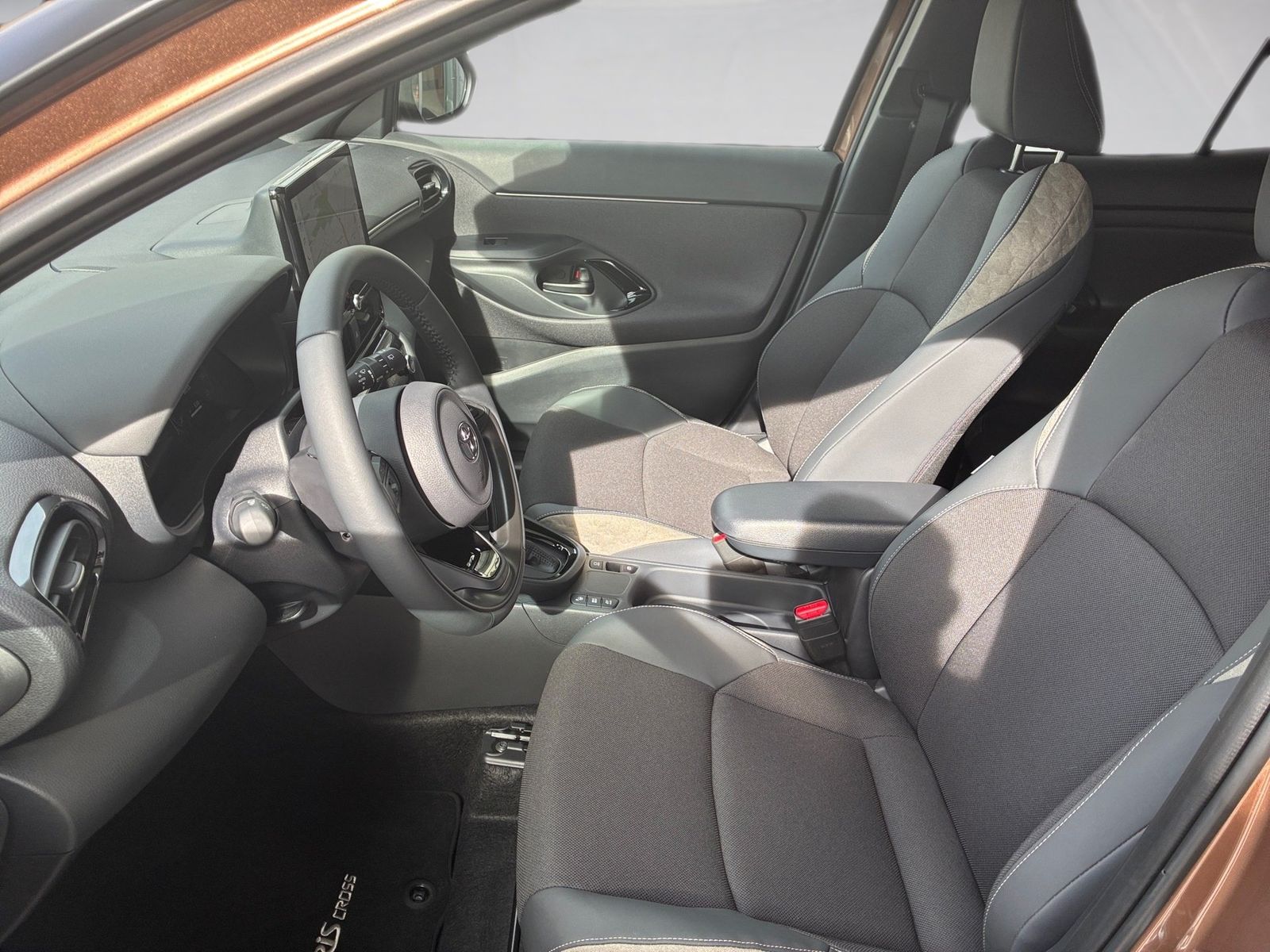 Fahrzeugabbildung Toyota Yaris Cross Lounge 1.5-l-Hybrid 360,HUD,Kamera