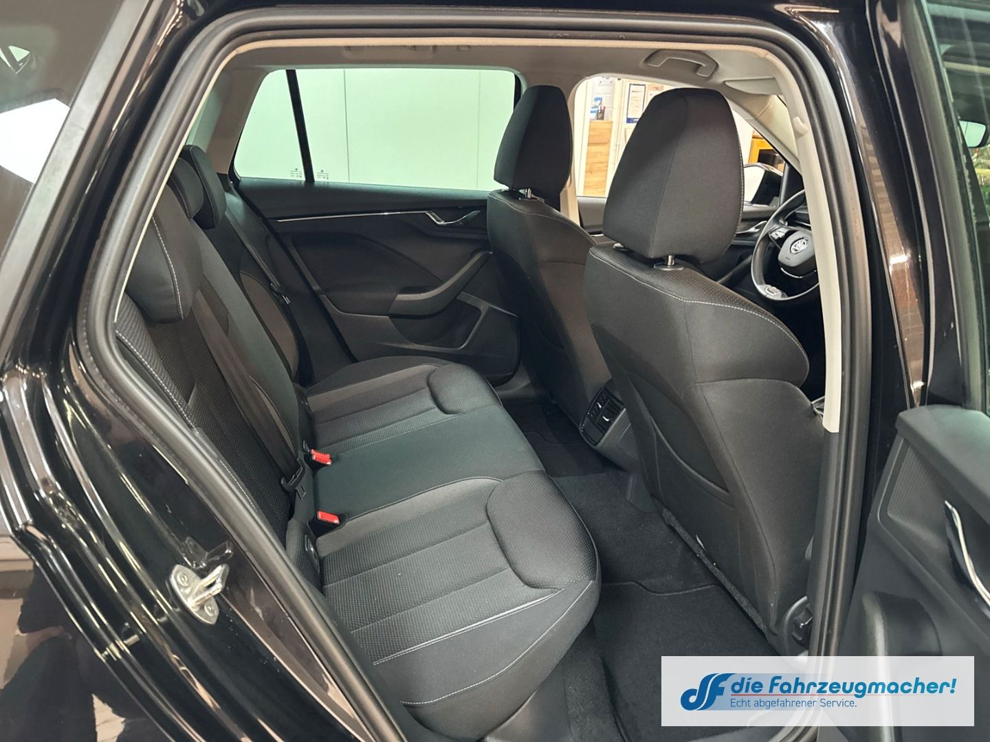 Fahrzeugabbildung SKODA Kamiq Tour Navi Digitales Cockpit LED Sperrdiff.