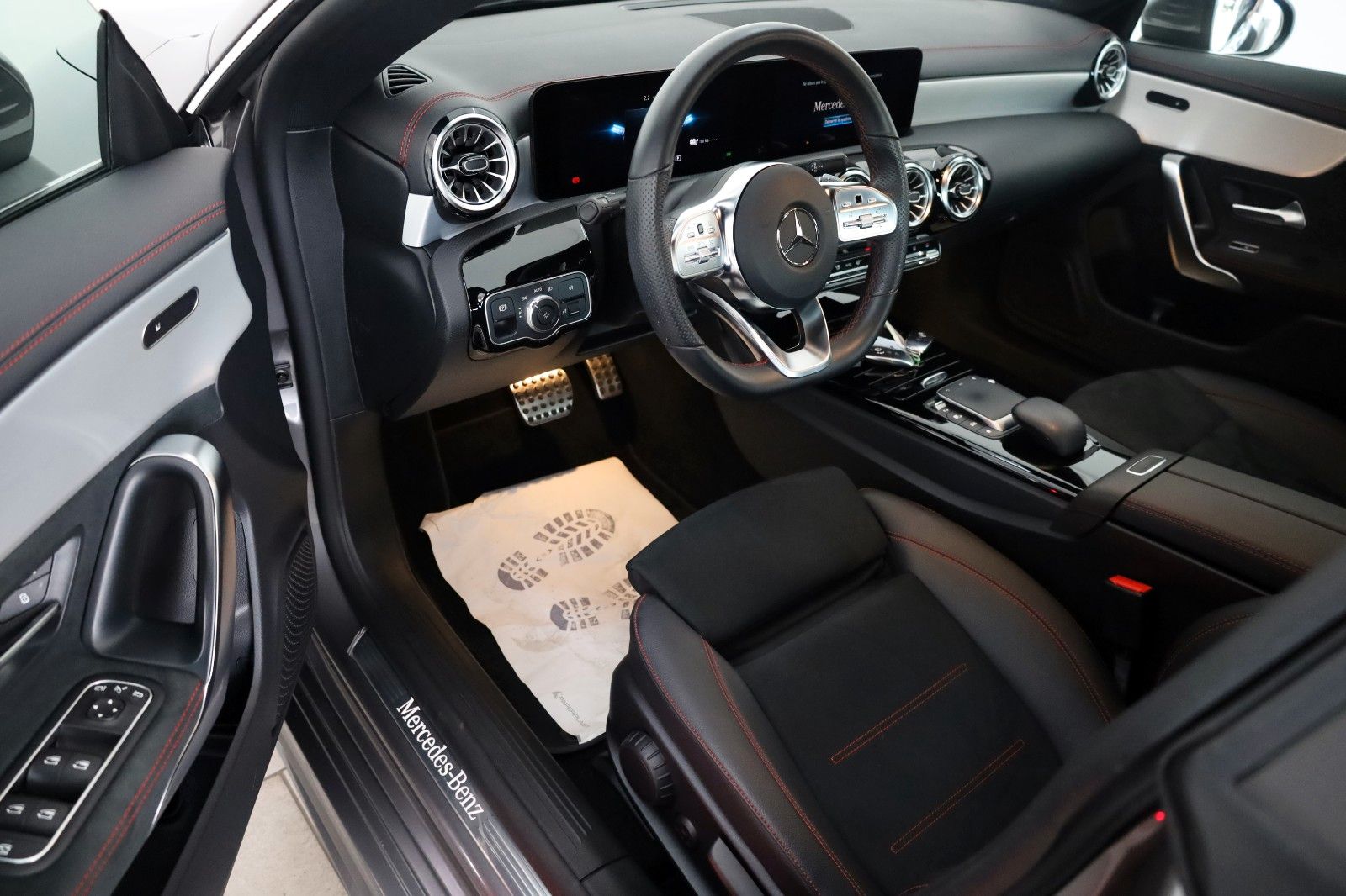 Fahrzeugabbildung Mercedes-Benz CLA 250 e,AMG-line,Leder,Navi,LED,SH,Kamera