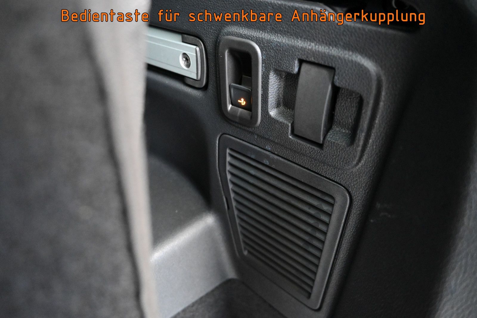 Fahrzeugabbildung Volkswagen Touran 2.0 TDI DSG °ACC°AHK°PANO°STANDHEIZ°7-SI°