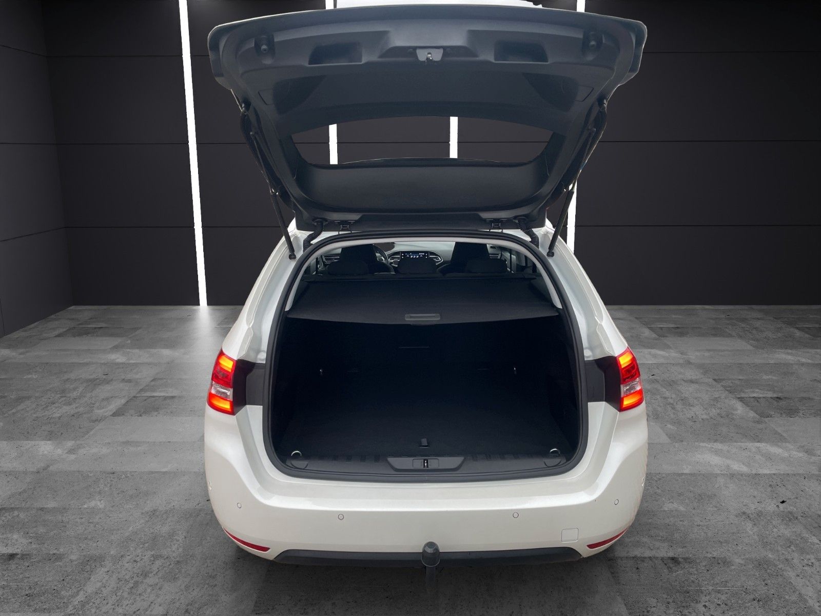 Fahrzeugabbildung Peugeot 308 SW Allure Pack*AHK*Kamera*Ambiente*Navi*