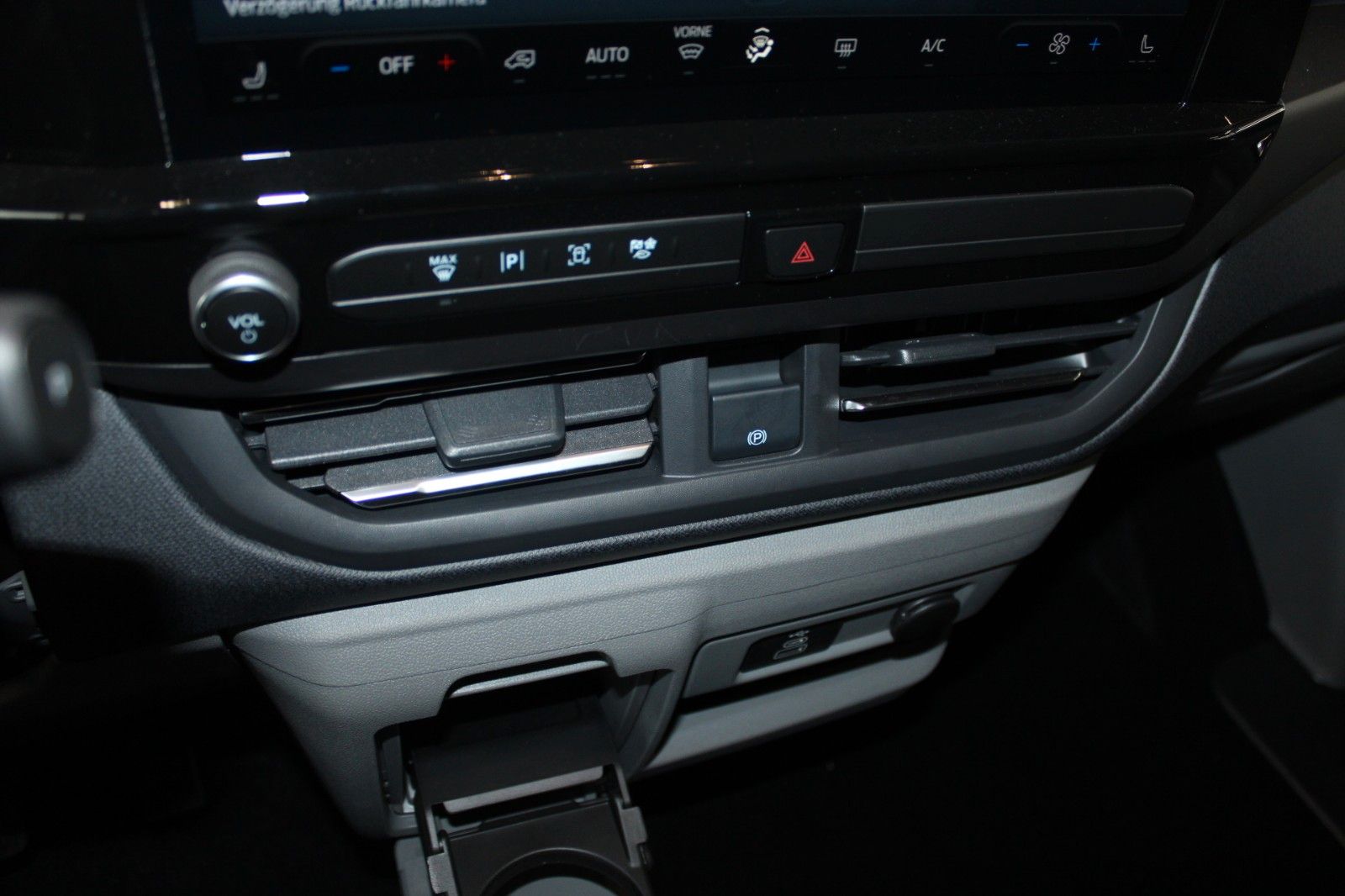 Fahrzeugabbildung Ford Tourneo Custom L2 8-Sitz Titanium Aut. LED STDHZ