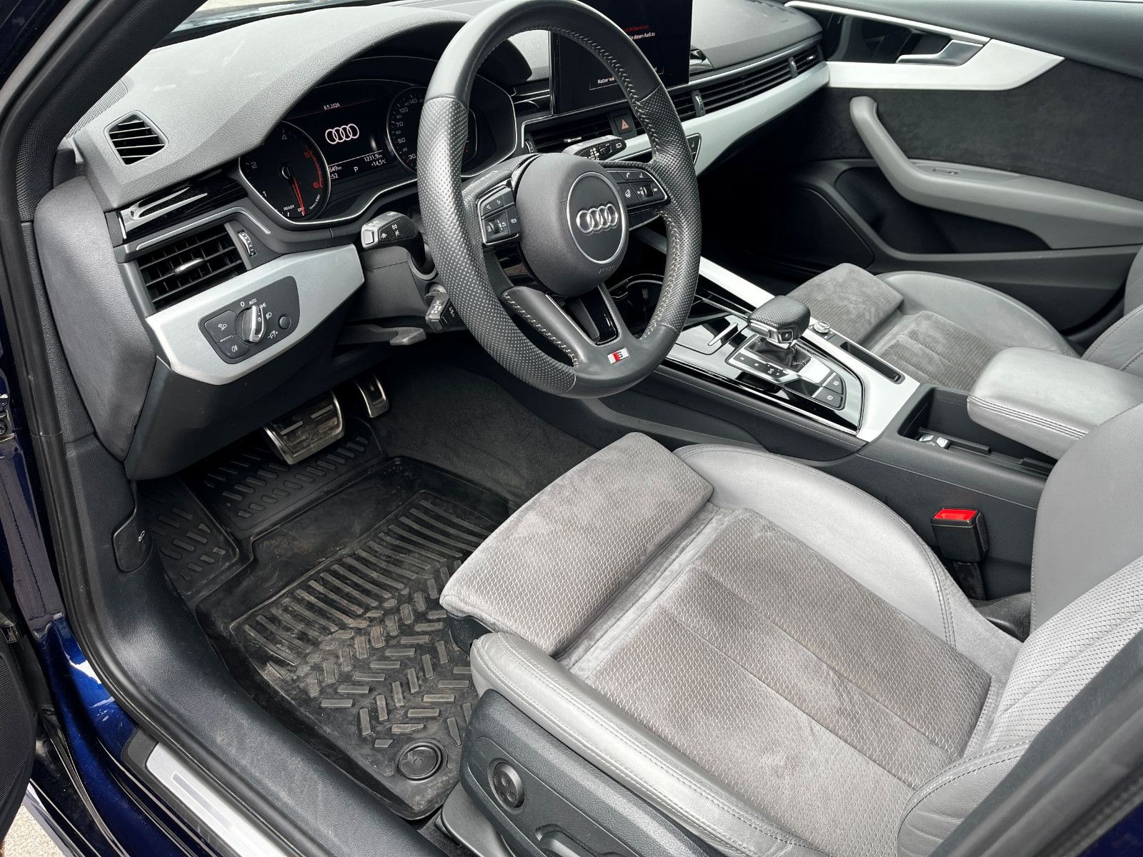 Fahrzeugabbildung Audi A4 Avant 40 TDI S line LED PANO NAVI SHZ KAM AHK