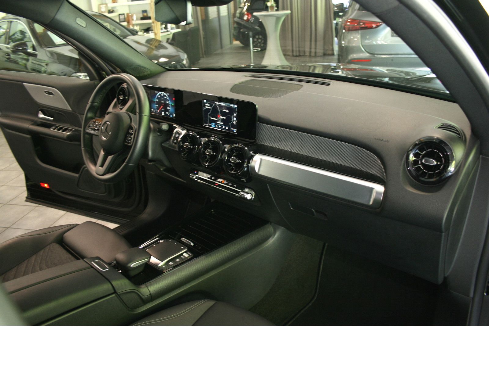 Fahrzeugabbildung Mercedes-Benz GLB 180 *MBUX *Totwinkel *Kamera+PTS *LED*