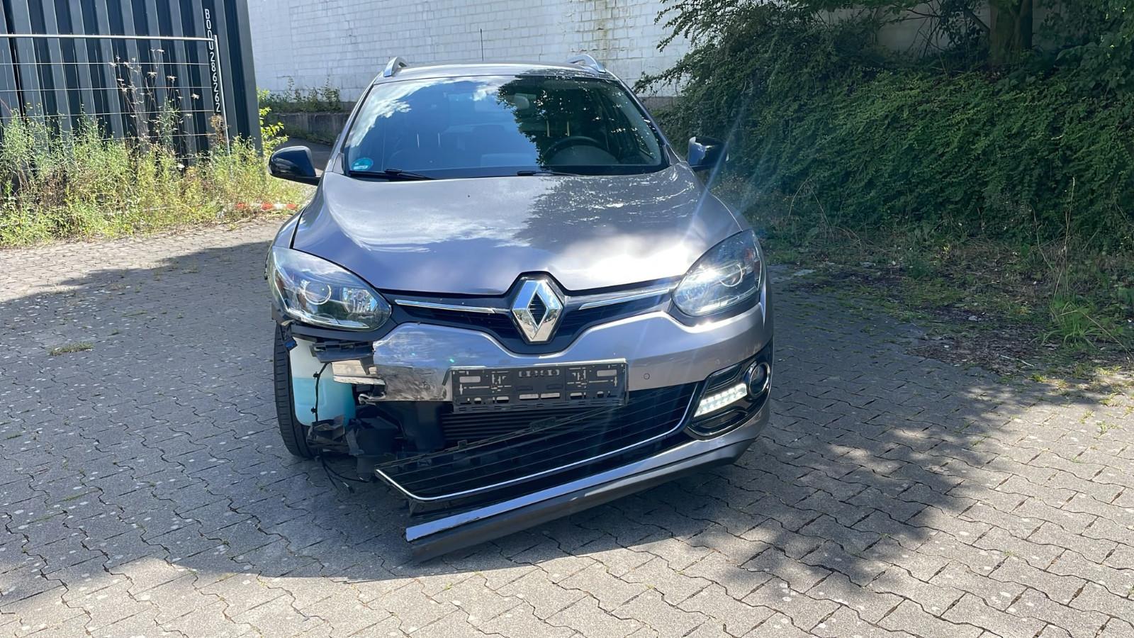 Renault Megane 2015 — rear view
