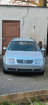 Volkswagen Vw Bora 1.6 105Ps Bj 2002 - Volkswagen Bora mit Benzin-Antrieb: Kombi, 1.6