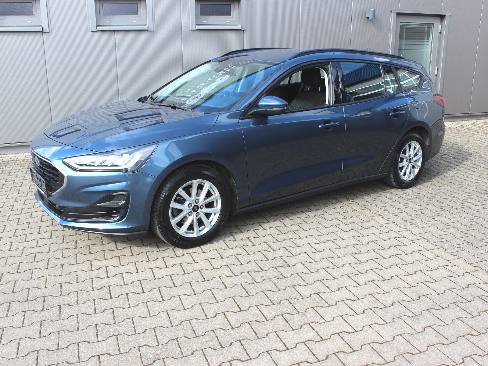 Fahrzeugabbildung Ford Focus Cool & Connect 1,0 EcoBoost Start/Stopp