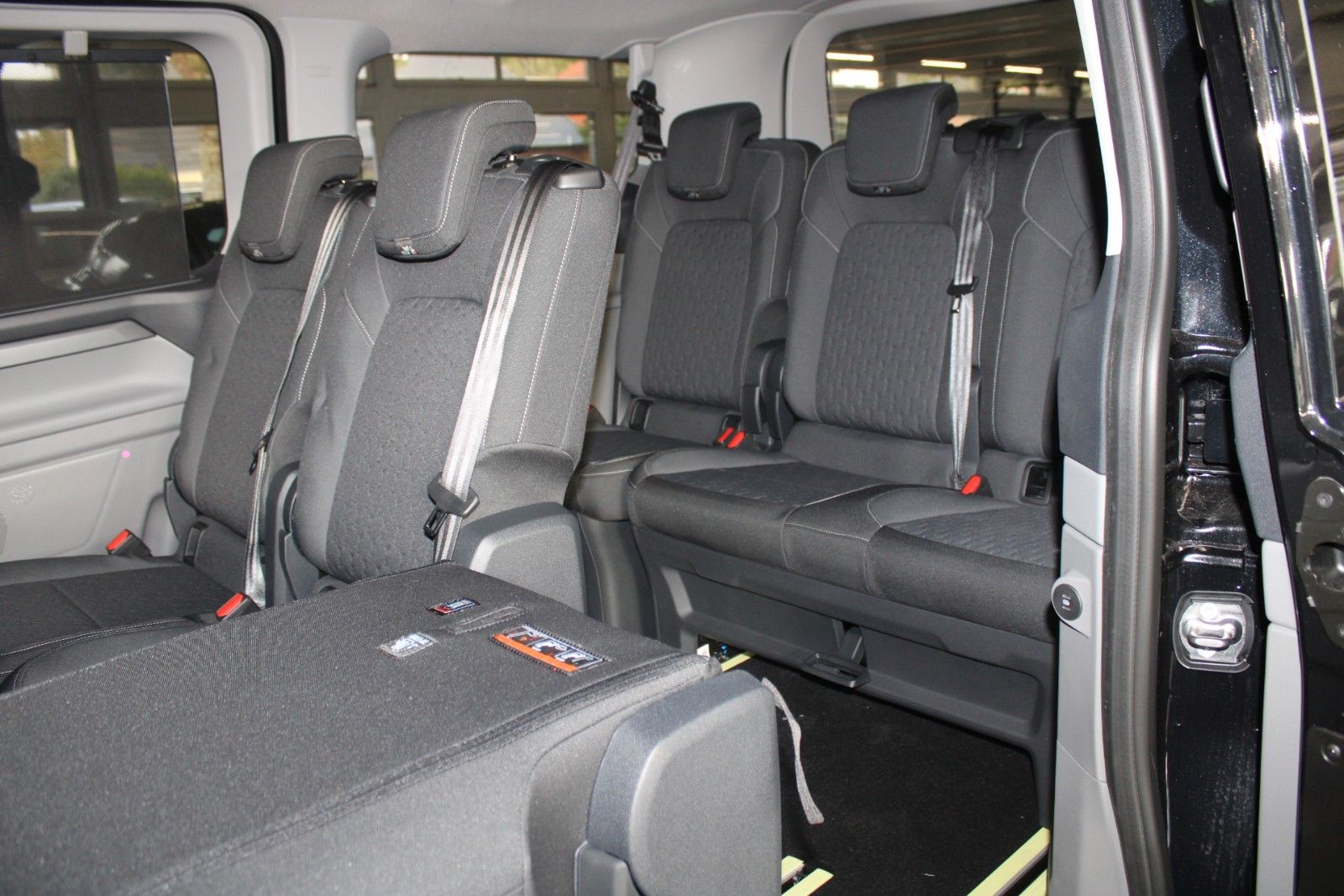 Fahrzeugabbildung Ford Tourneo Custom L1 Titanium 8-Sitze LED NAVI CAM