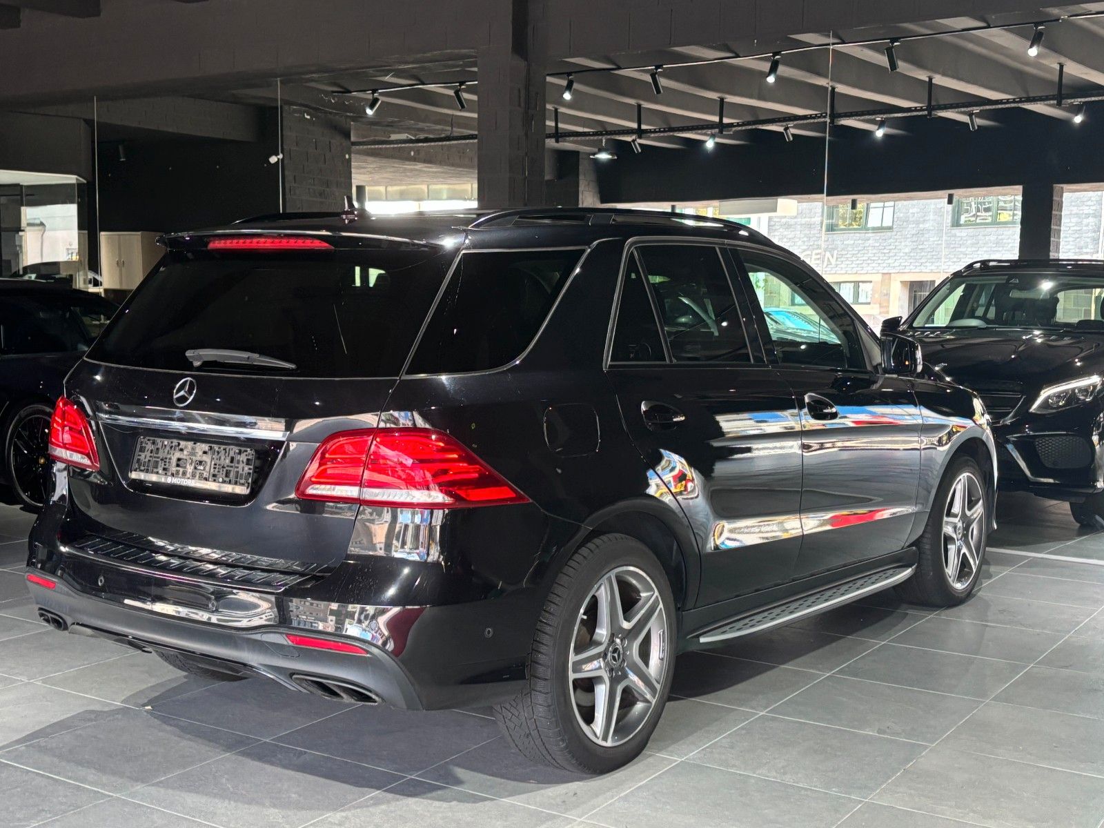 Fahrzeugabbildung Mercedes-Benz GLE 43 AMG 4Matic /PANO/MEMORY/360°/AMBIENTE