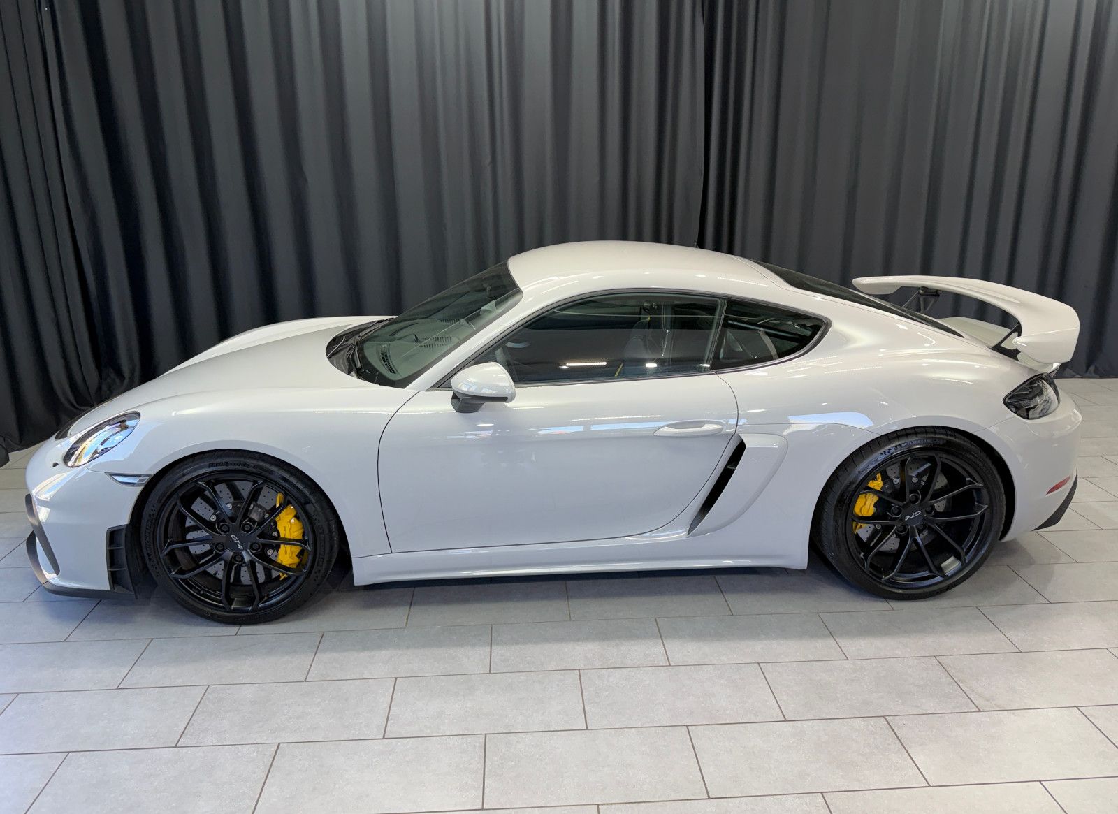 Fahrzeugabbildung Porsche Cayman GT4|918 SCHALENSITZE|PCCB|1.HAND|SCHALTER