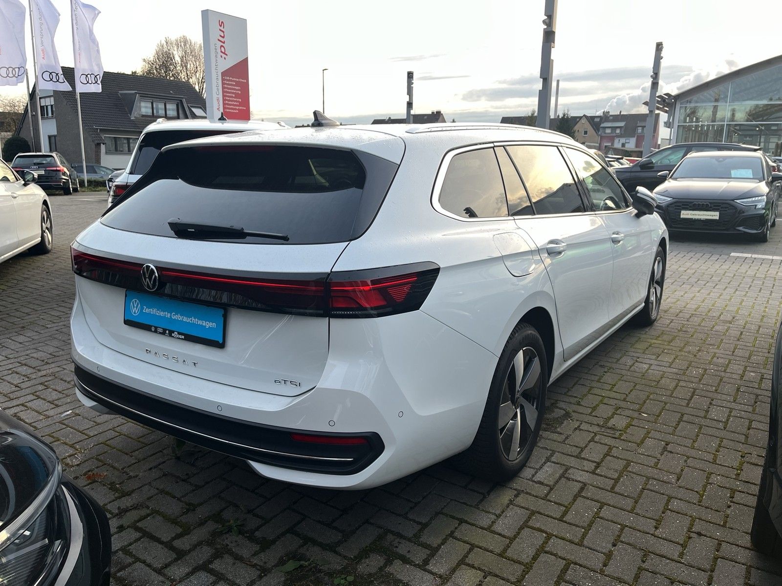 Volkswagen Passat Variant 1.5 eTSI Business IQ 360 AHK LM17 foto 3