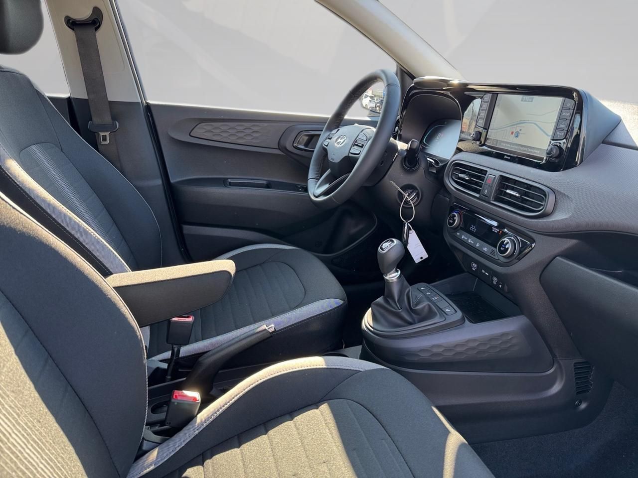 Fahrzeugabbildung Hyundai i10 TREND Fernlichtass. Kam. KlimaA LM Navi PDC