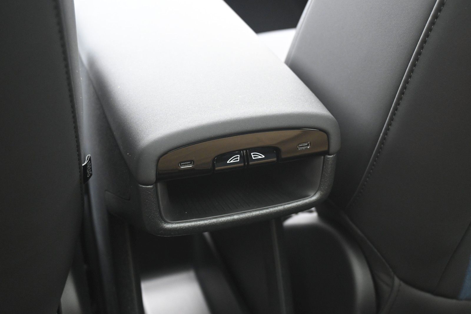 Fahrzeugabbildung Volvo EX30 Single Plus*Winter Paket*Scheibentönung