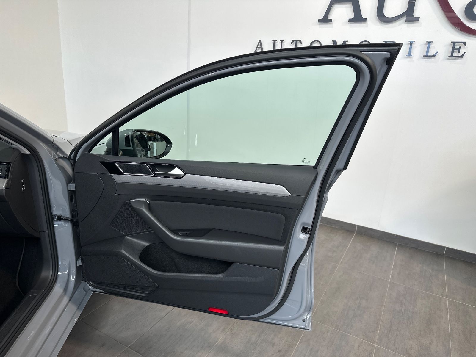 Fahrzeugabbildung Volkswagen Passat Variant Business NAV+LED+ACC+KAMERA
