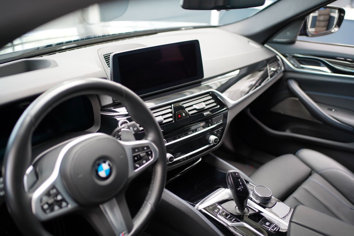 Fahrzeugabbildung BMW 530i M Sport +HeadUp+Komfortzugang+AHK+Laserlich
