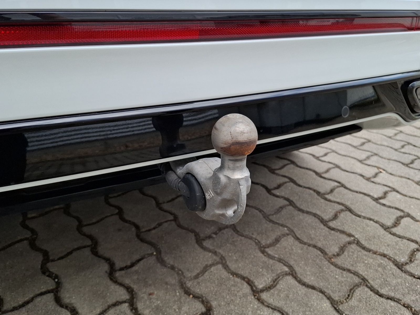 Fahrzeugabbildung Volkswagen Tiguan TSI R-Line DSG 4M Matrix AHK Navi AID ACC