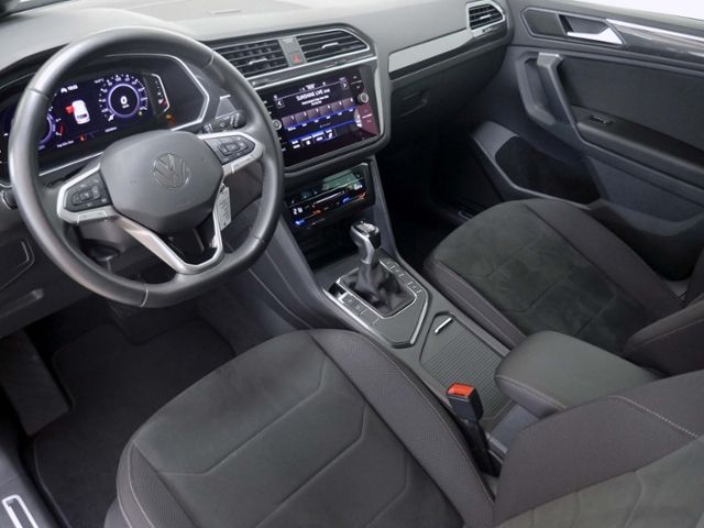 Fahrzeugabbildung Volkswagen Tiguan  Elegance 1.4 TSI eHybrid LED AHK RFK ACC