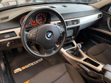 BMW 318i  Touring *NAVI*KLIMA*TEMPOMAT*>SZHZ*