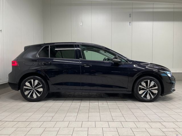 Golf VIII Move 1.0 eTSI DSG PDC LED ACC Pano SHZ