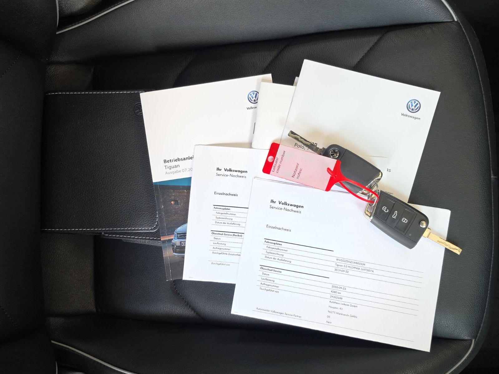 Fahrzeugabbildung Volkswagen Tiguan  R-LINE HiGHLiNE  4MOTION PANORAMA DACH