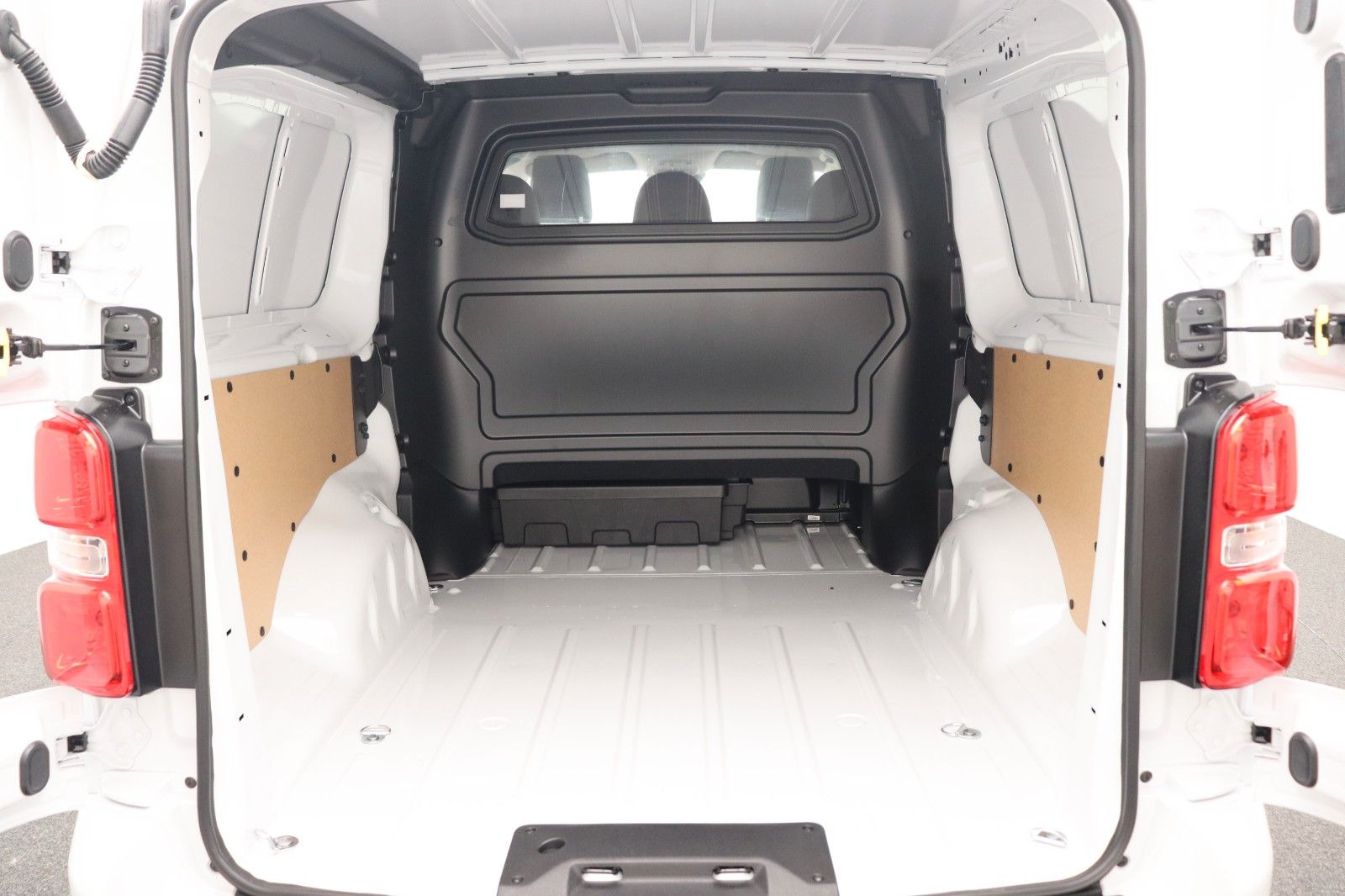 Fahrzeugabbildung Fiat Scudo Multicab   L3 2.0 145 MT6 LUXURY LEDER