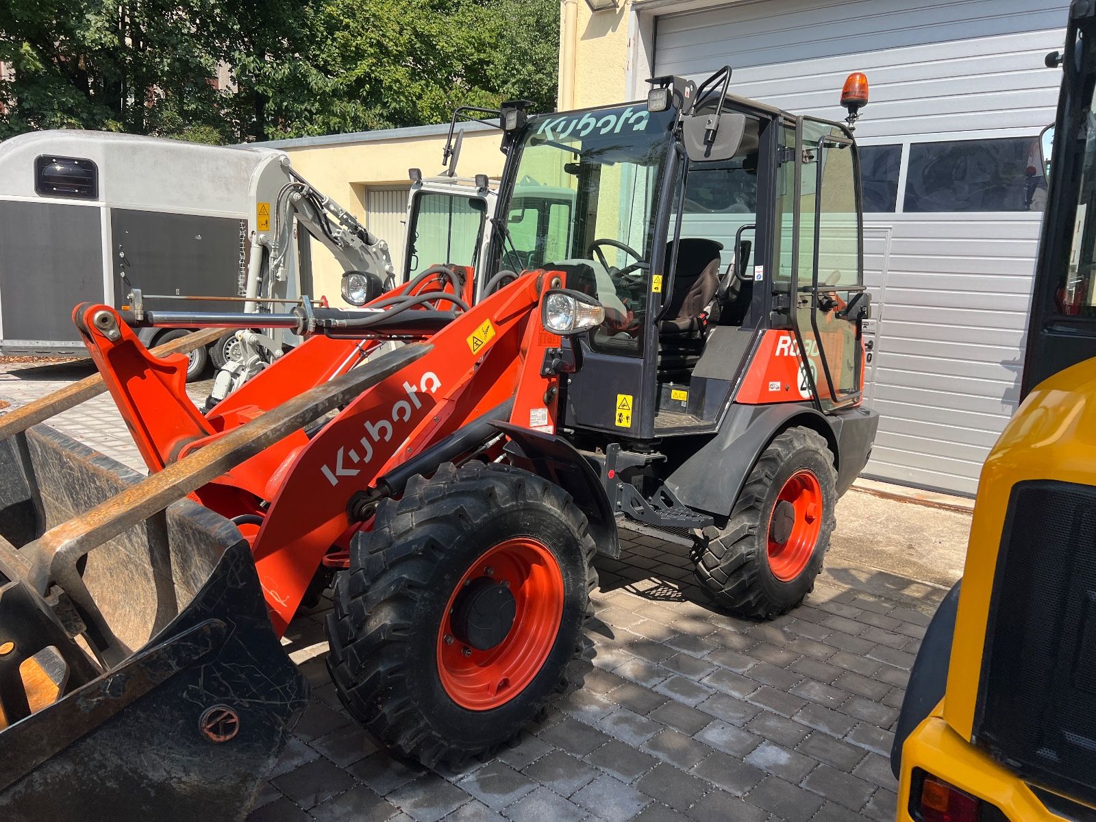 Fahrzeugabbildung Kubota R 090