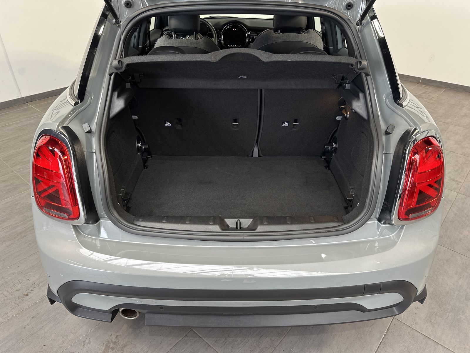 Fahrzeugabbildung MINI Cooper 5-Türer Classic Trim NAV+LED+DIGDISPL+KAM