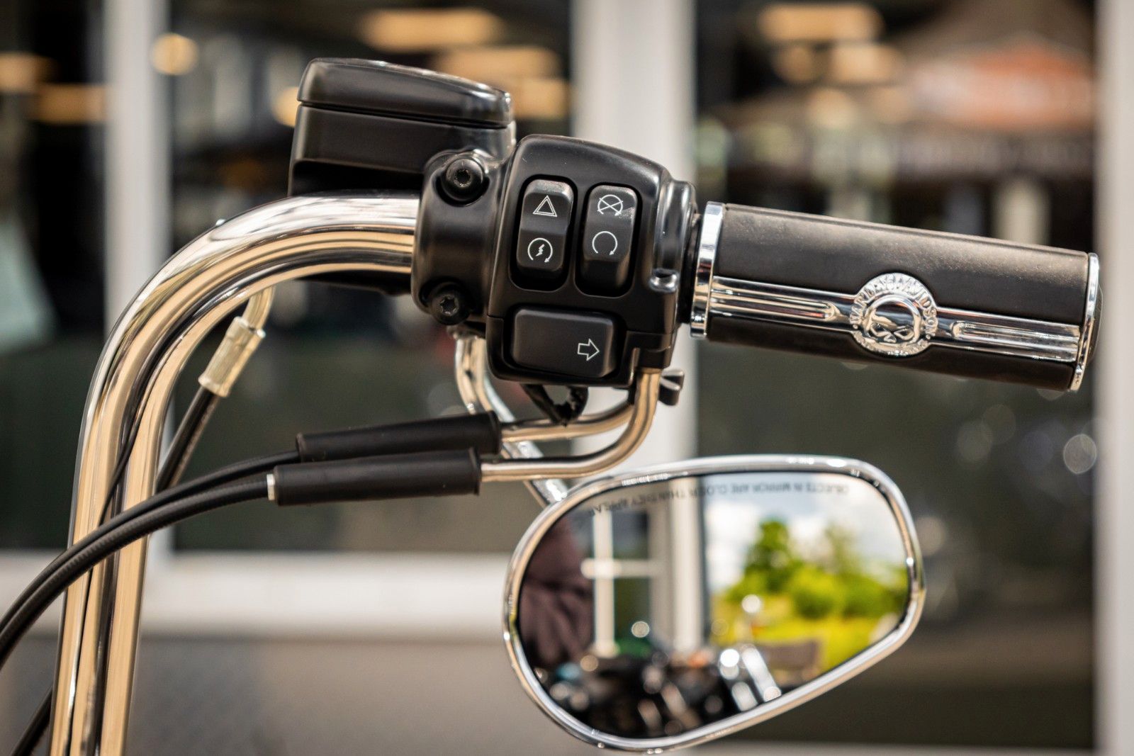 Fahrzeugabbildung Harley-Davidson DYNA STREET BOB FXDB 103 - Vorverlegte Fußrasten