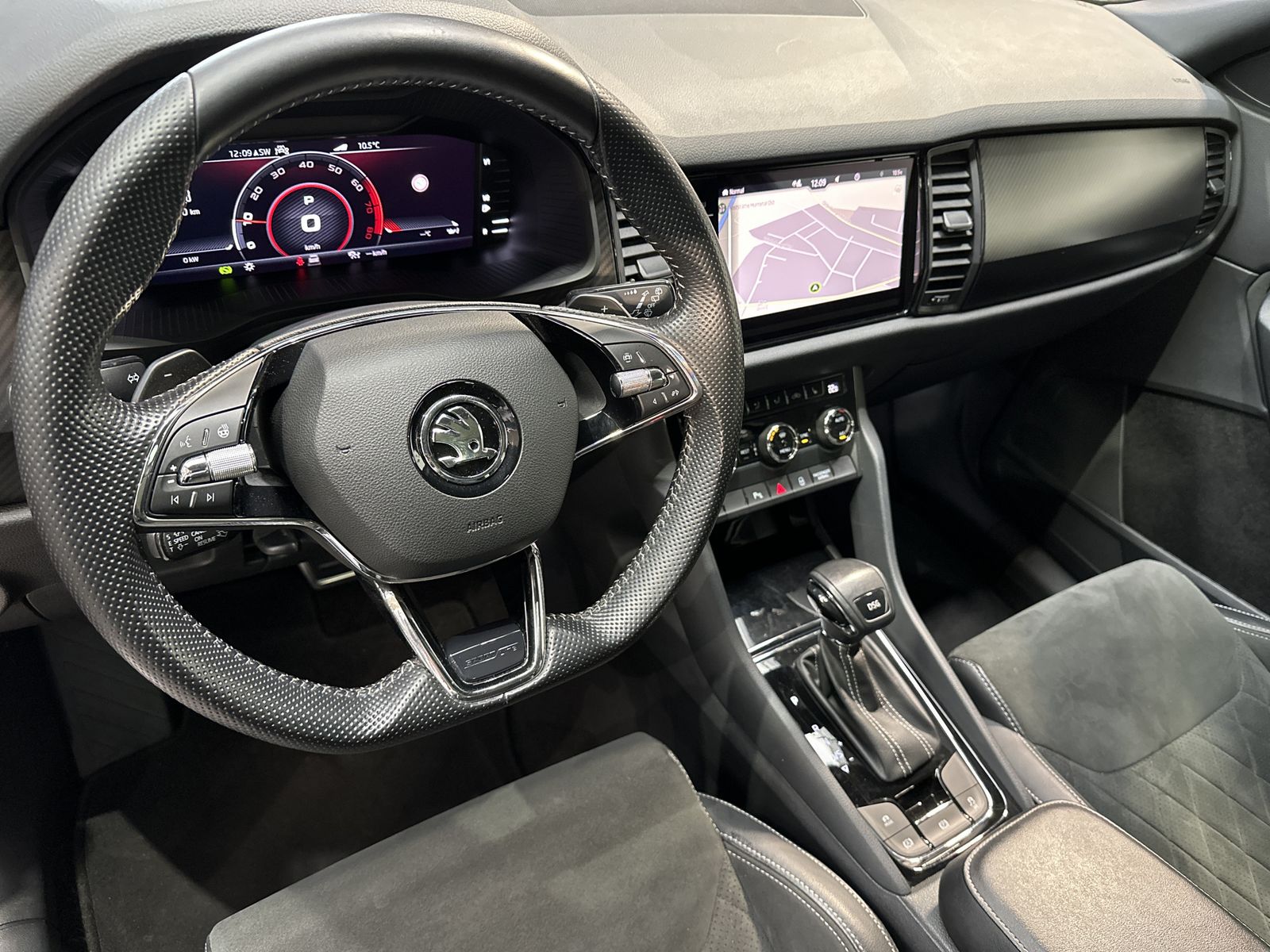 Fahrzeugabbildung SKODA Kodiaq 1.5 TSI DSG Sportline NAV+LED+AHK+PANO+VC
